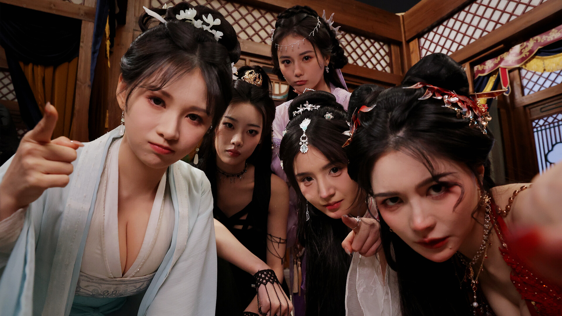 《美女，请别影响我成仙全球版》中文版